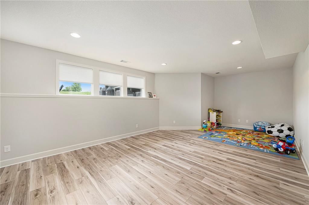 4417 N 142nd Street — photo 17