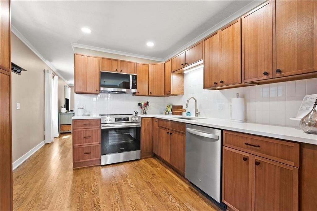 409 W 86th Street — photo 11