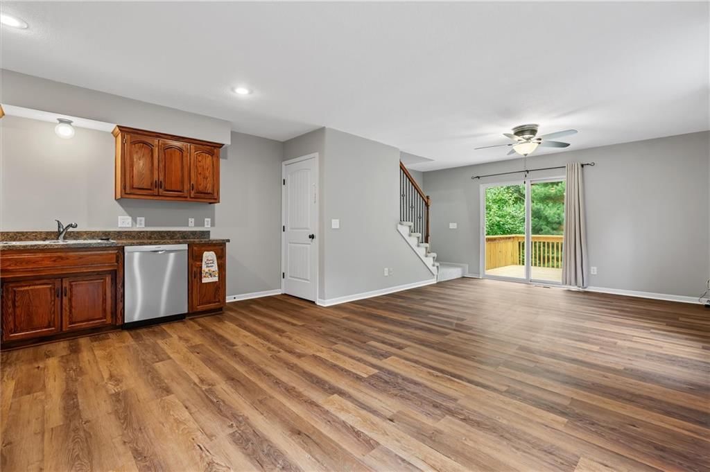 4042 N Hardesty Avenue — photo 4