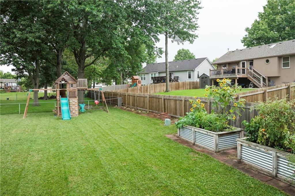 1004 NE Cedar Street — photo 34