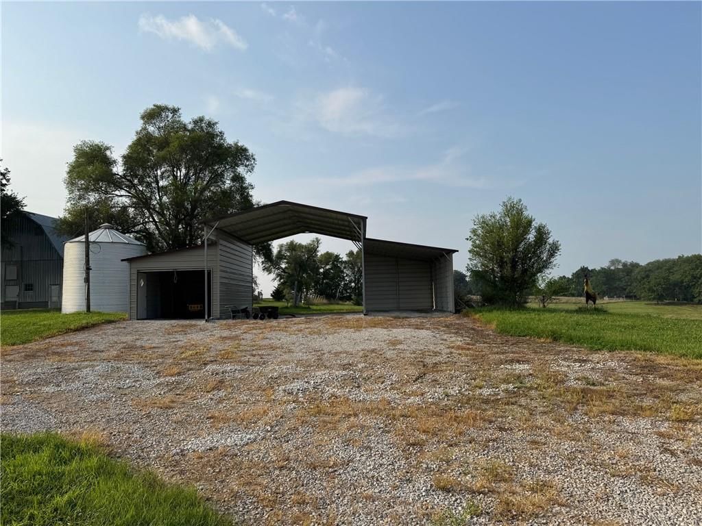 1611 NW Millcreek Drive — photo 5