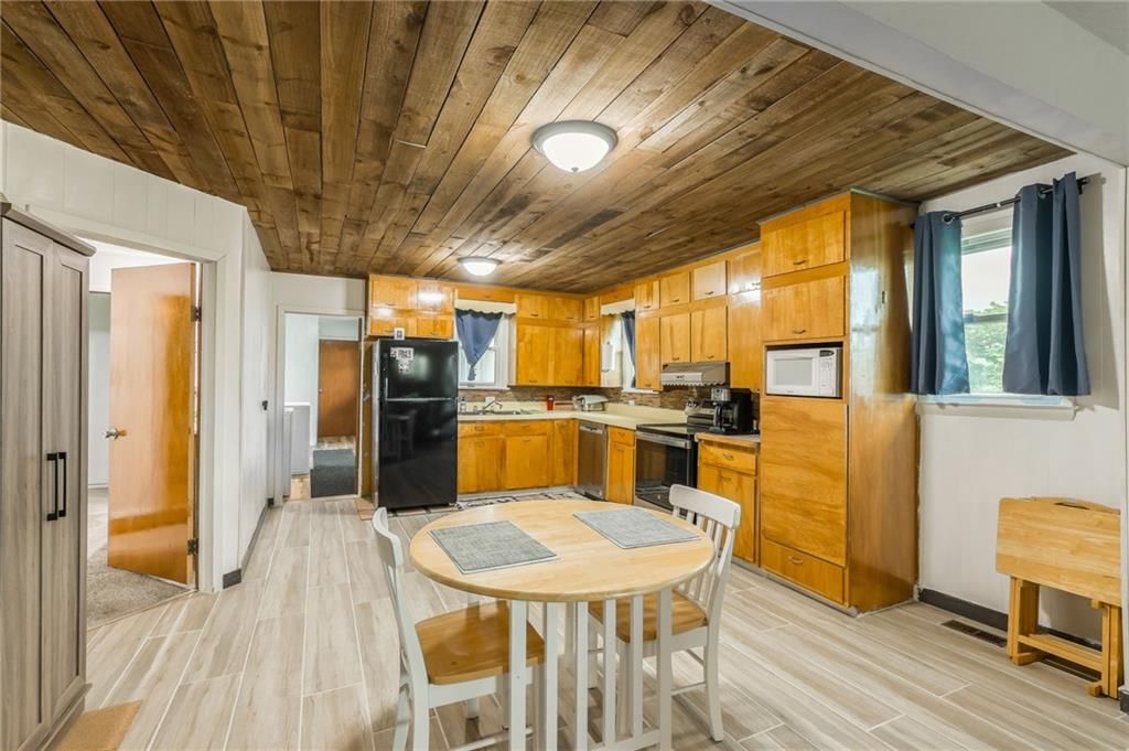 1611 NW Millcreek Drive — photo 9