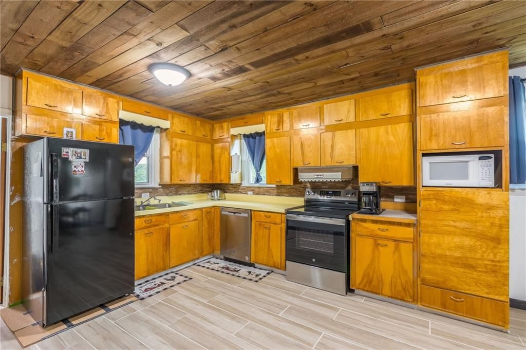 1611 NW Millcreek Drive — photo 10