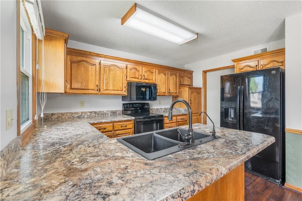 611 N Sycamore Street — photo 13
