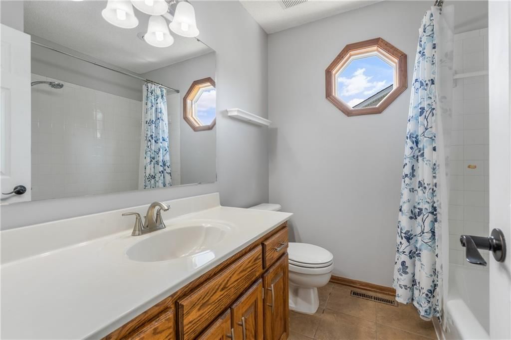 611 N Sycamore Street — photo 30