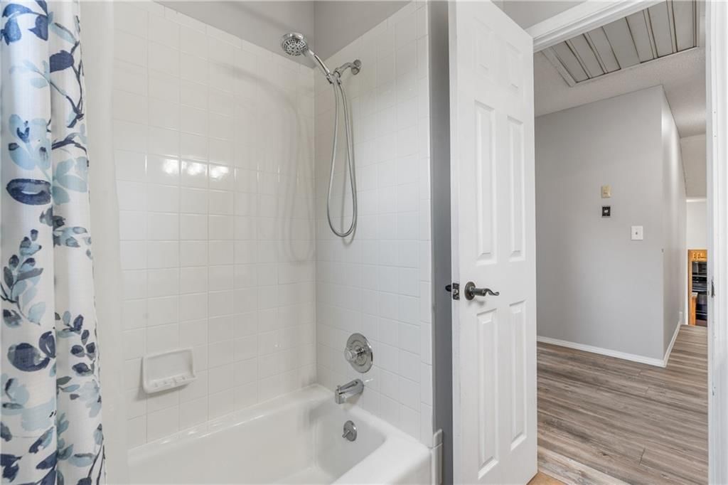 611 N Sycamore Street — photo 31