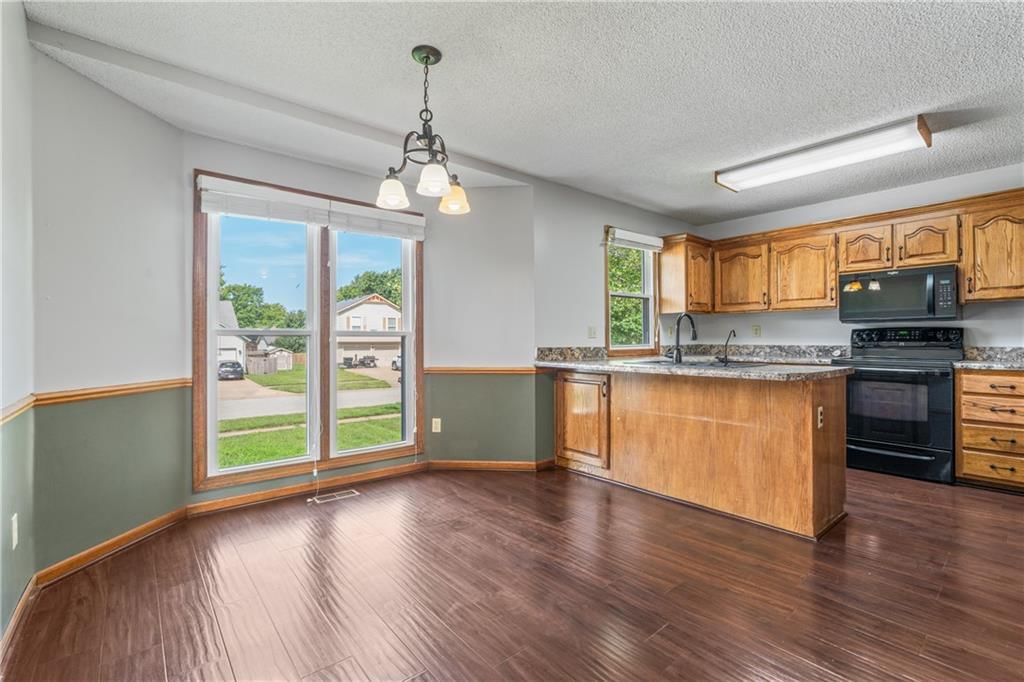 611 N Sycamore Street — photo 8