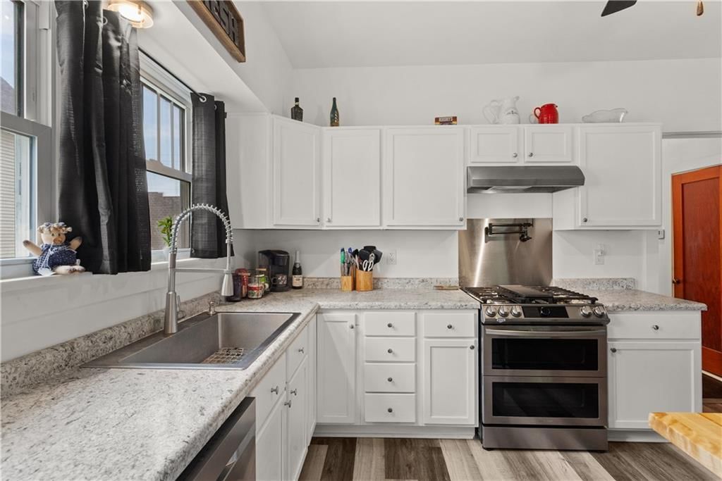 402 Bridge Street — photo 16