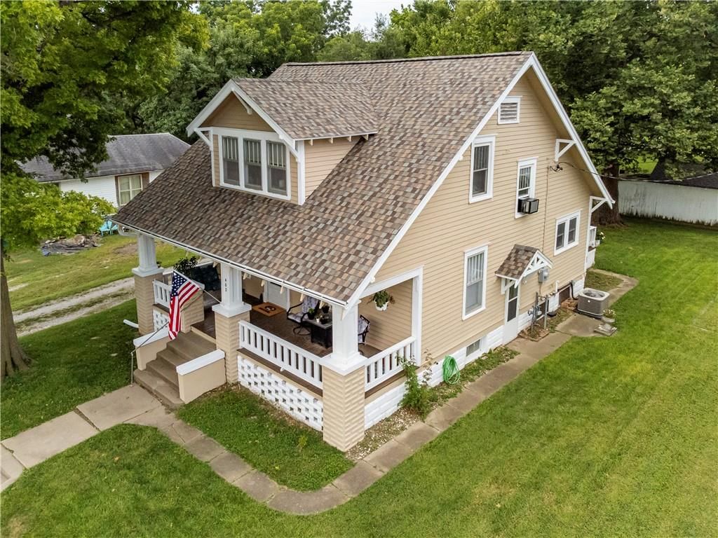 402 Bridge Street — photo 32