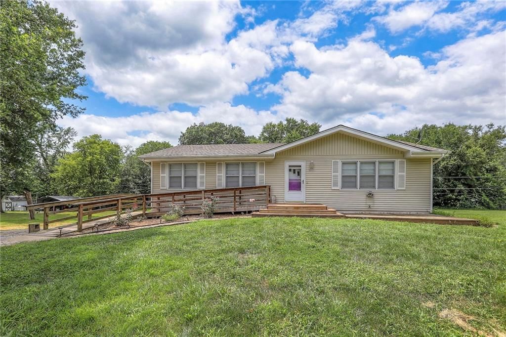 1800 S Harding Street, Oak Grove, MO