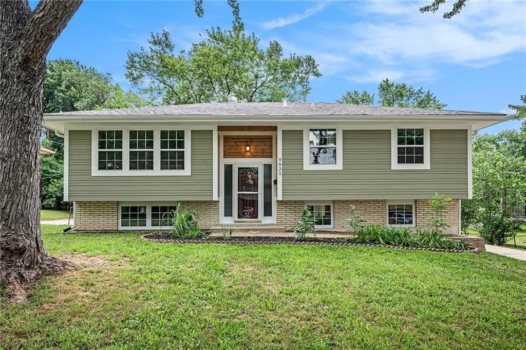 9825 Drury Avenue, Kansas City, MO