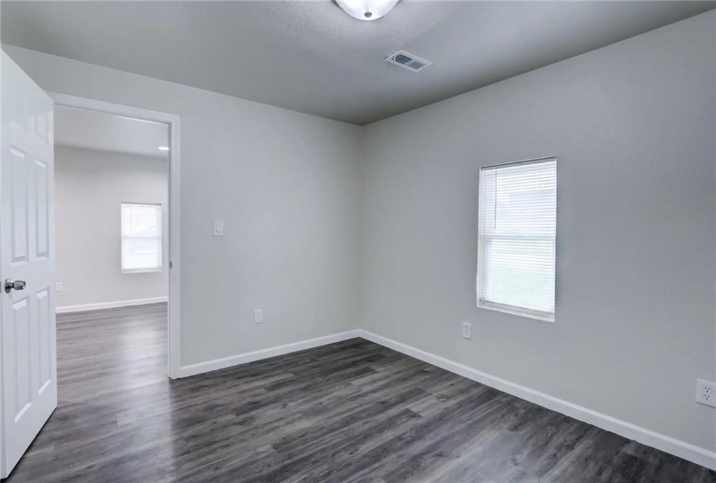2318 S Forest Avenue — photo 17