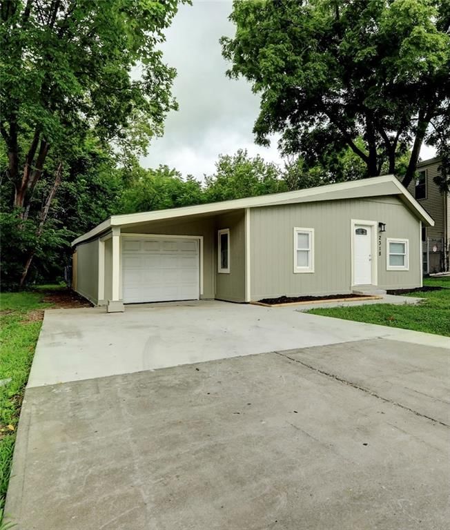 2318 S Forest Avenue — photo 3