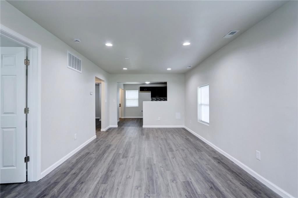 2318 S Forest Avenue — photo 8