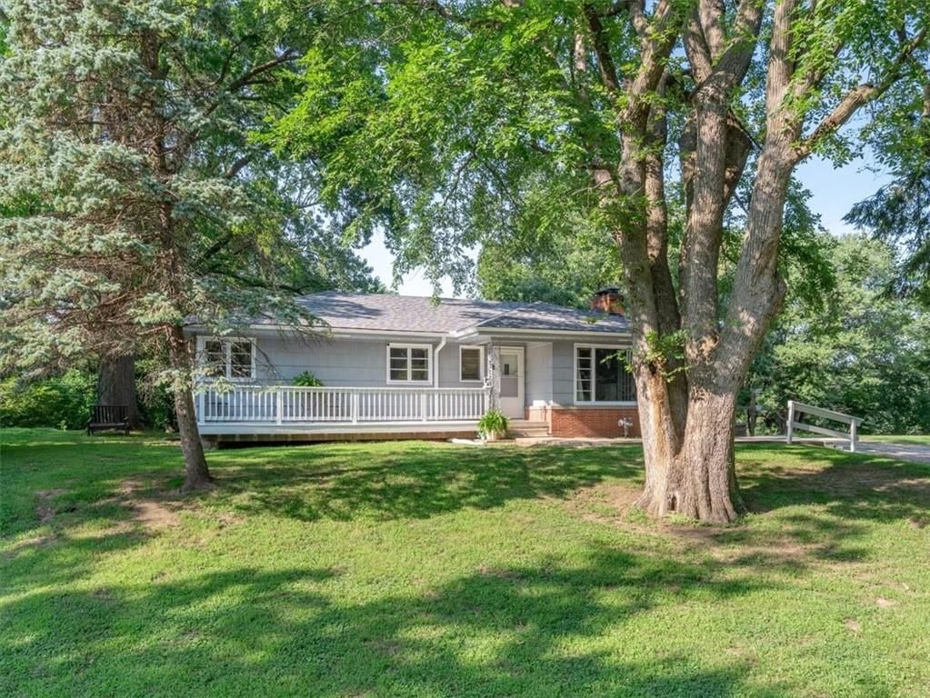 1035 E Hyde Park Avenue — photo 2