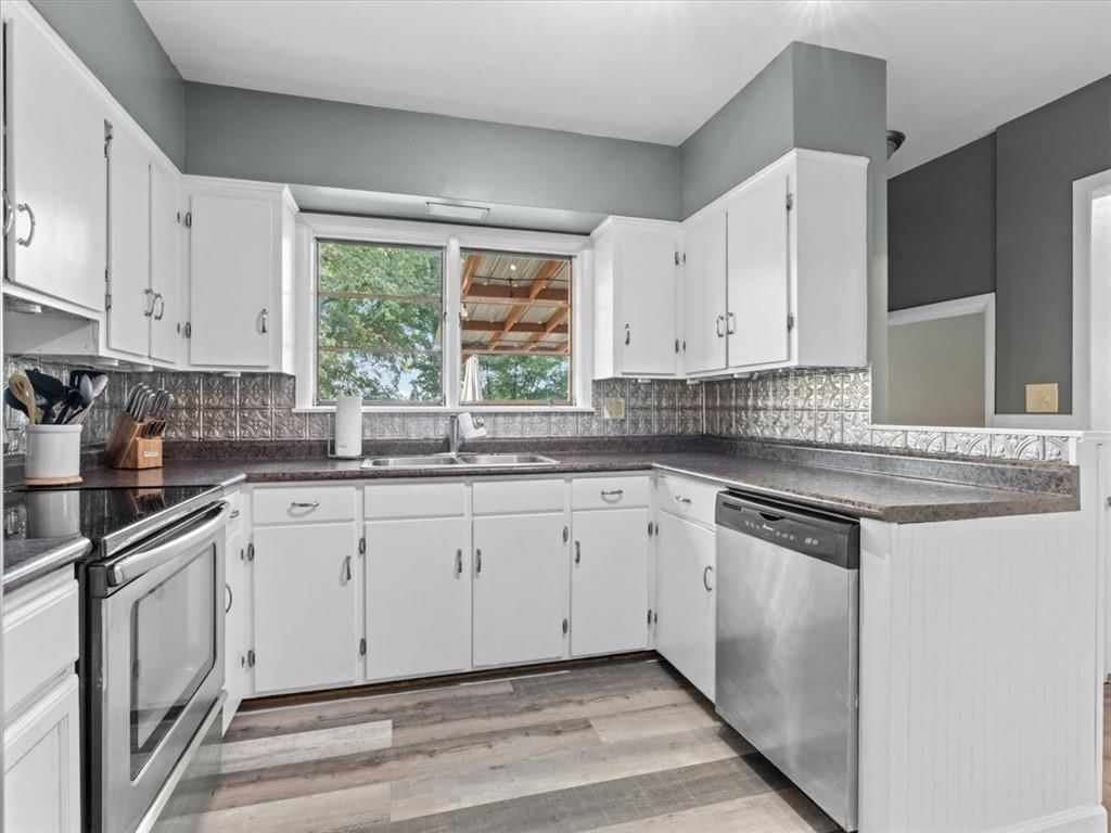 1035 E Hyde Park Avenue — photo 15