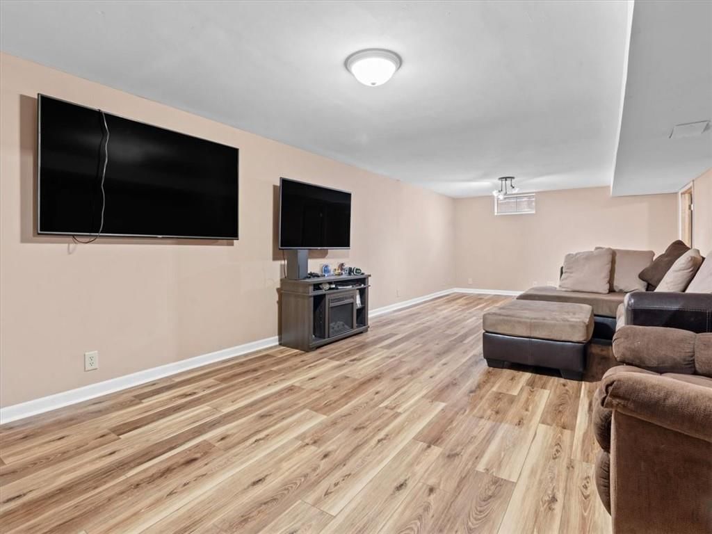 1035 E Hyde Park Avenue — photo 21