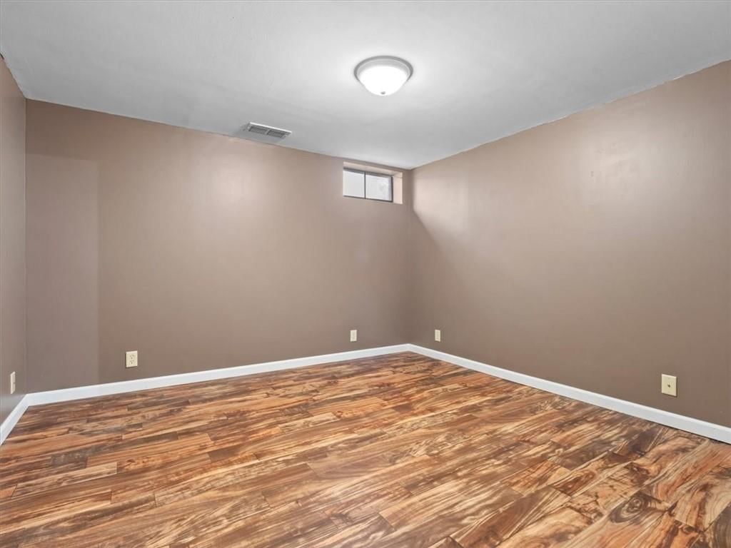1035 E Hyde Park Avenue — photo 23