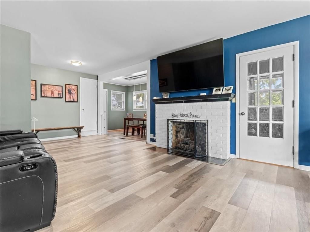 1035 E Hyde Park Avenue — photo 4