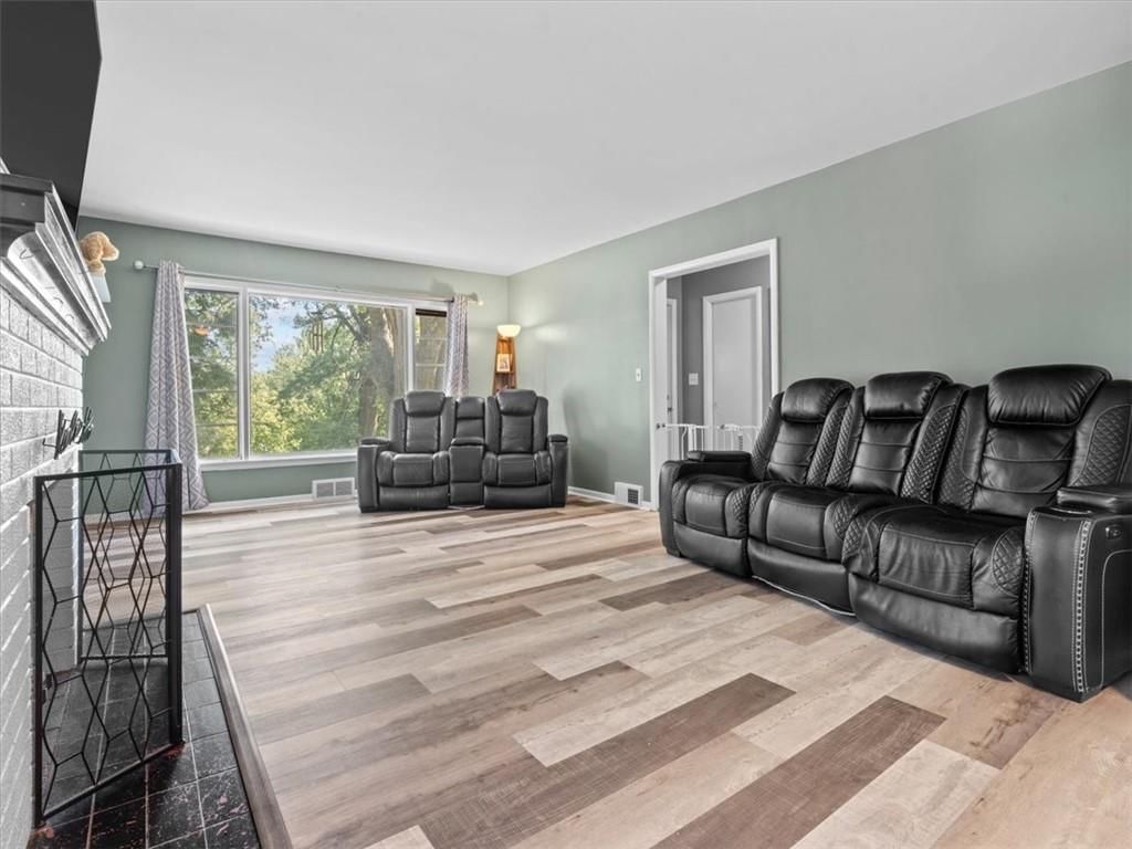 1035 E Hyde Park Avenue — photo 5