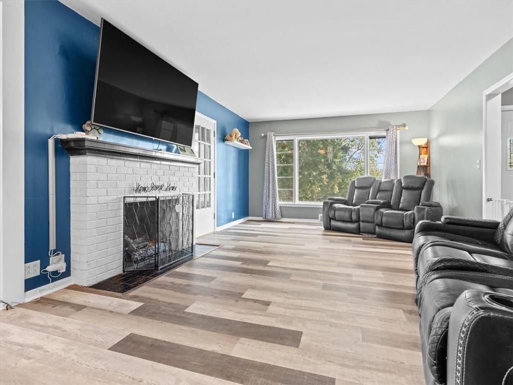 1035 E Hyde Park Avenue — photo 6