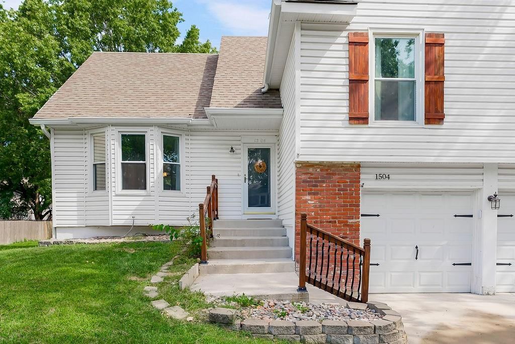 1504 E Wells Fargo Drive — photo 2