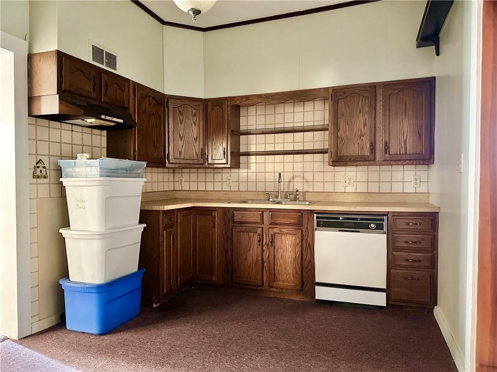 421 W 12th Street — photo 12