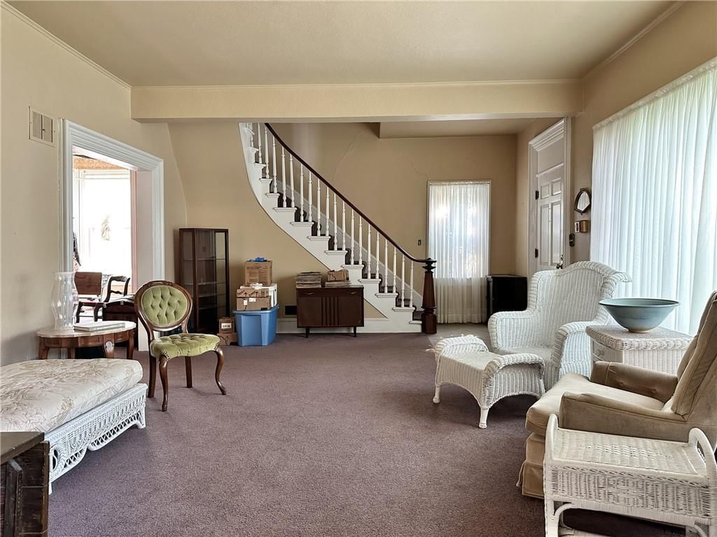 421 W 12th Street — photo 3
