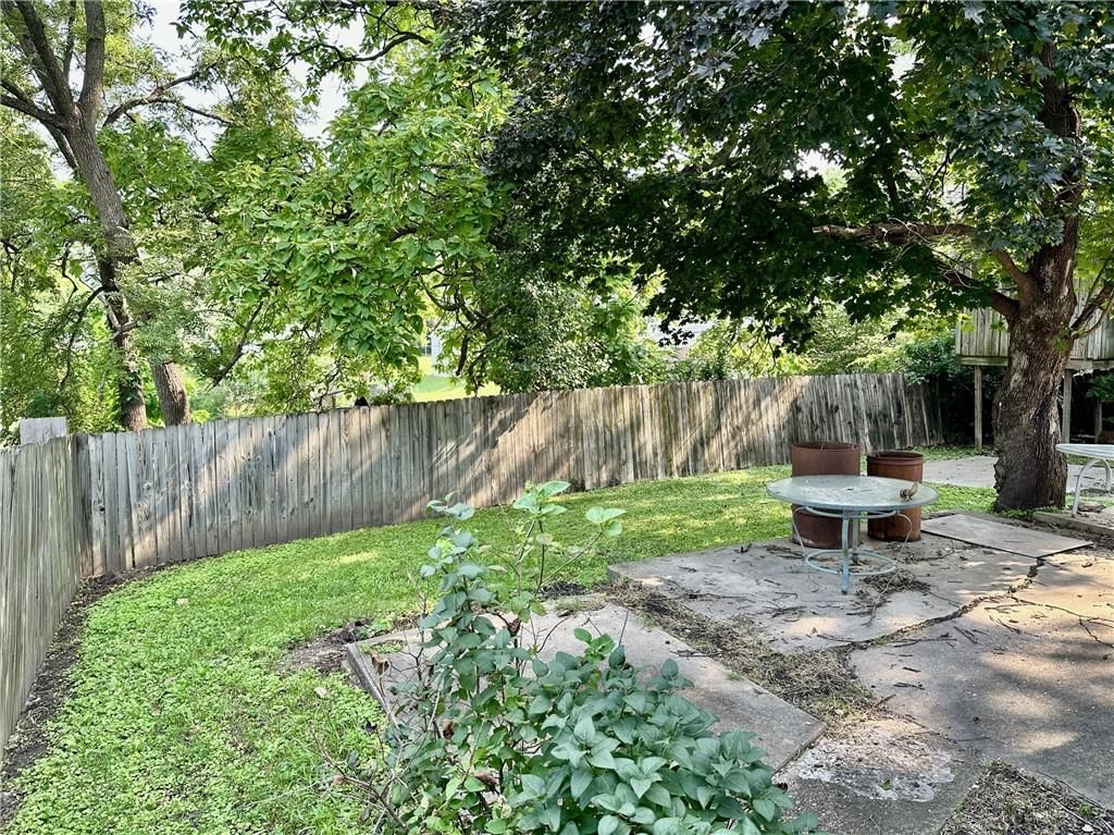 421 W 12th Street — photo 38