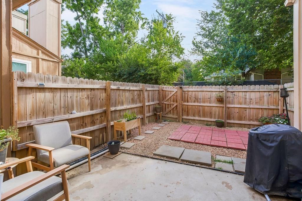 570 NW Valleybrook Road — photo 10