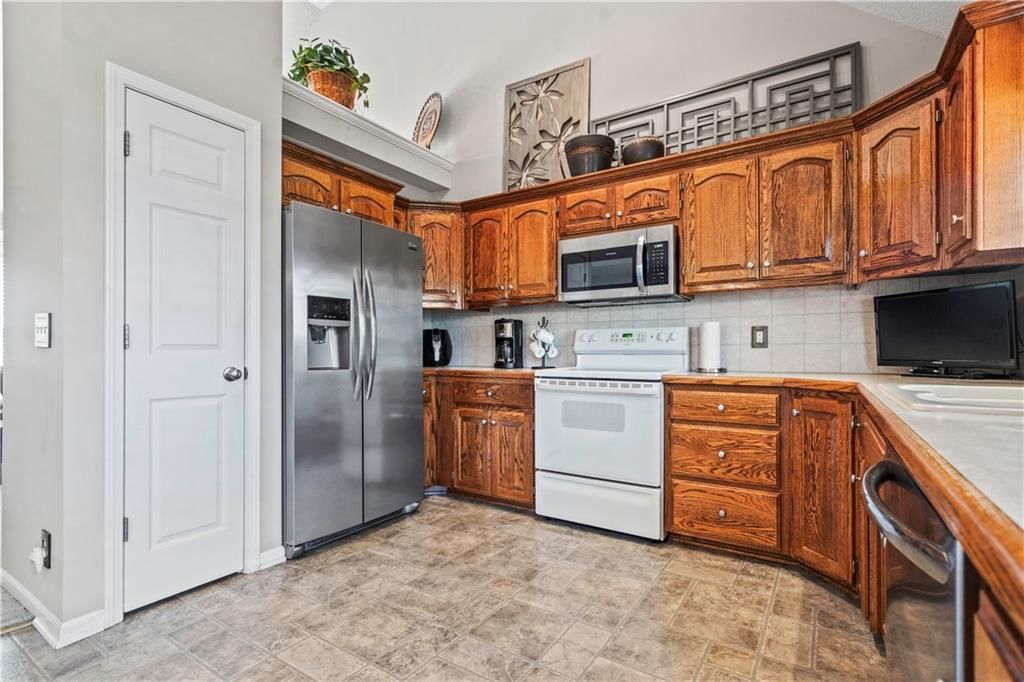 8120 N Myrtle Avenue — photo 12