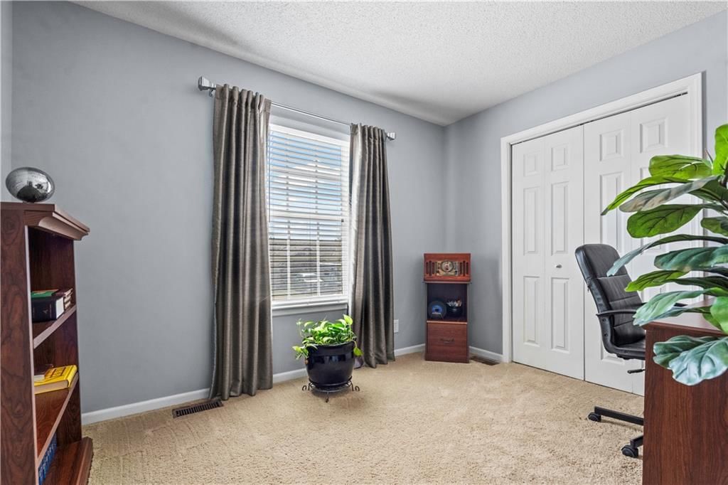 8120 N Myrtle Avenue — photo 29