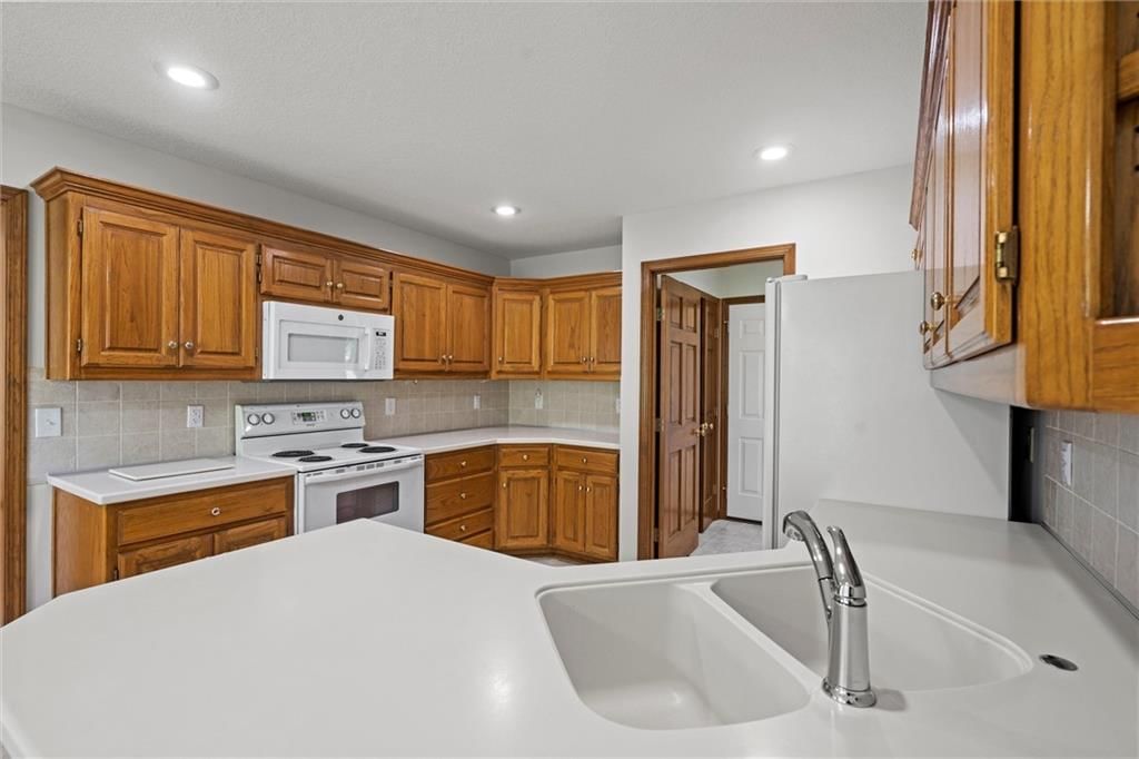 3420 S Victoria Drive — photo 11