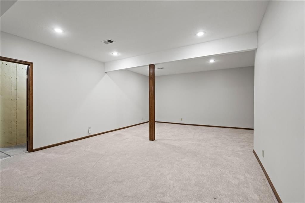 3420 S Victoria Drive — photo 28