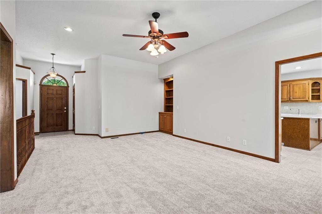 3420 S Victoria Drive — photo 8
