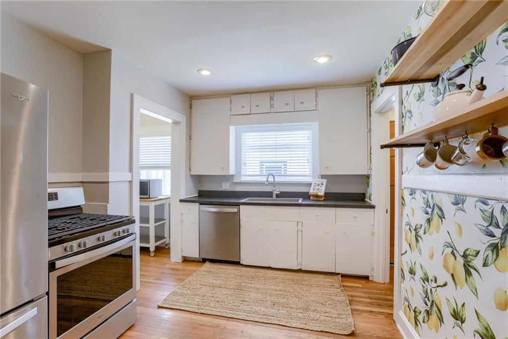 221 E Winthrope Road — photo 14