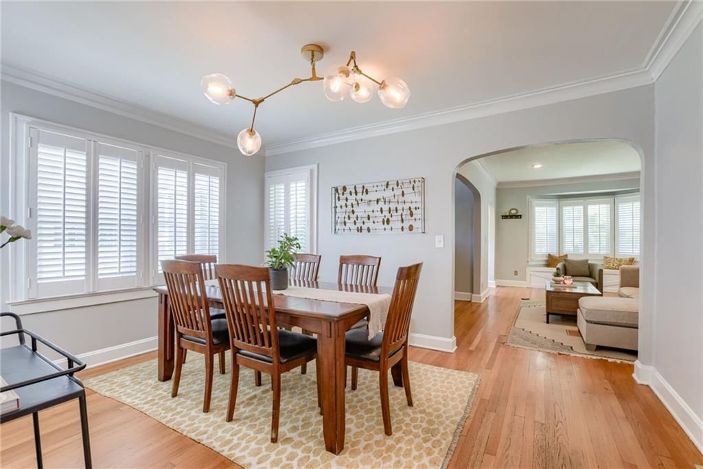 221 E Winthrope Road — photo 9