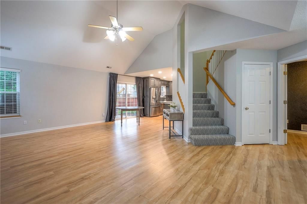 424 W Acorn Street — photo 9