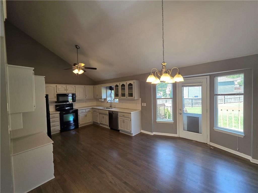 2144 SW British Drive — photo 8