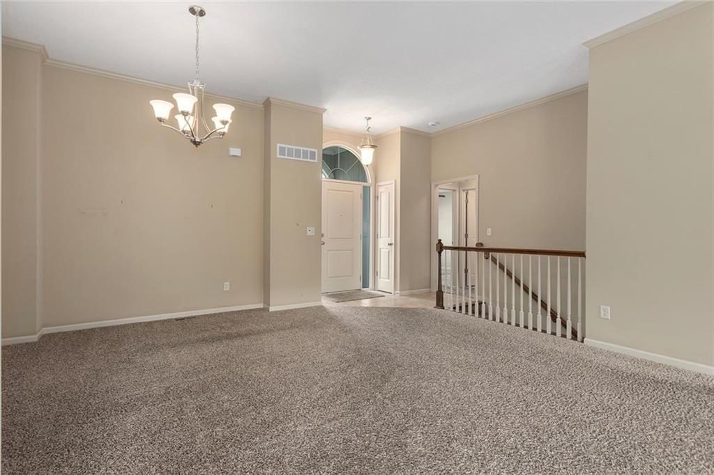 7015 N Cypress Avenue — photo 2