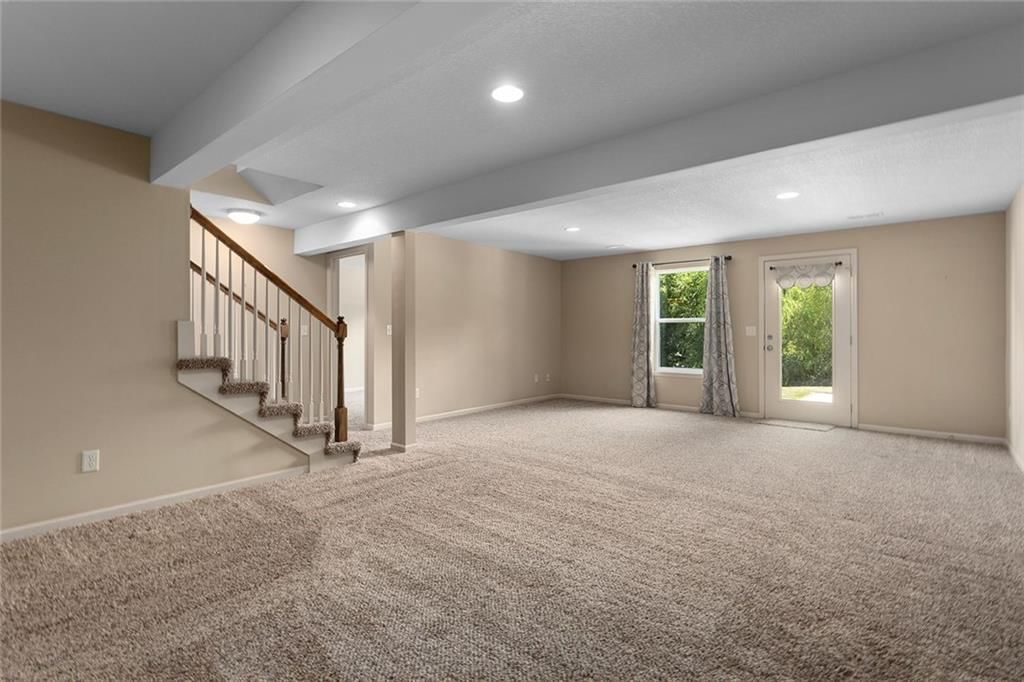 7015 N Cypress Avenue — photo 27