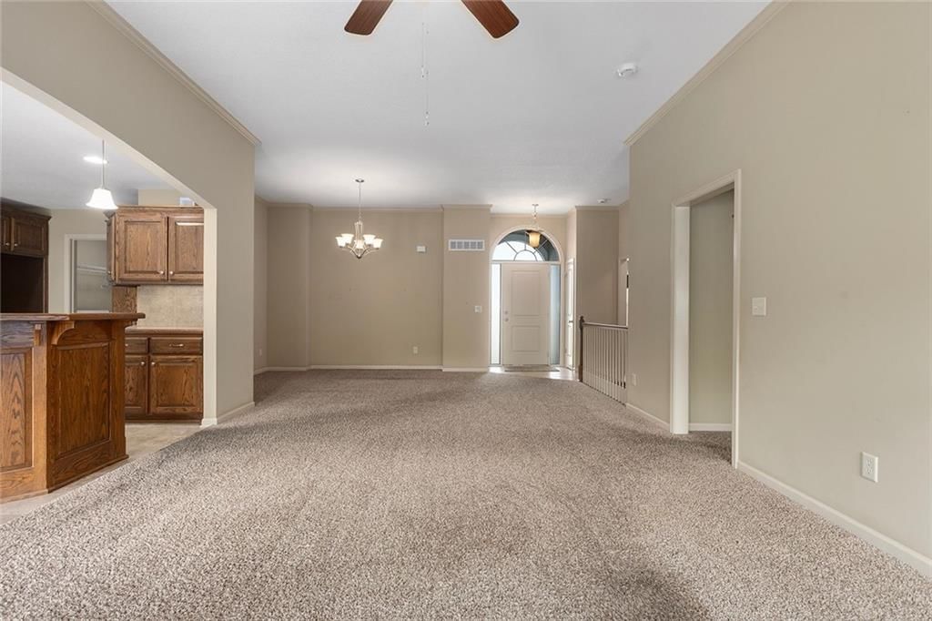 7015 N Cypress Avenue — photo 4