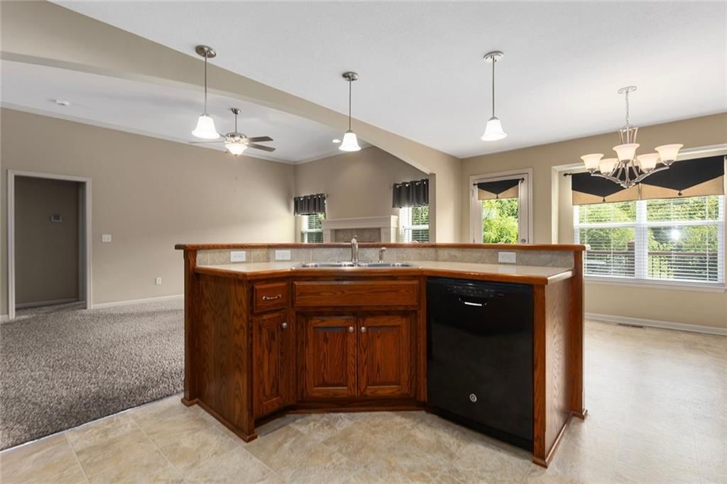 7015 N Cypress Avenue — photo 6