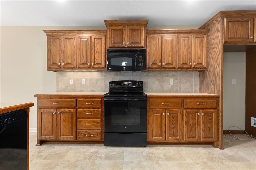 7015 N Cypress Avenue — photo 8