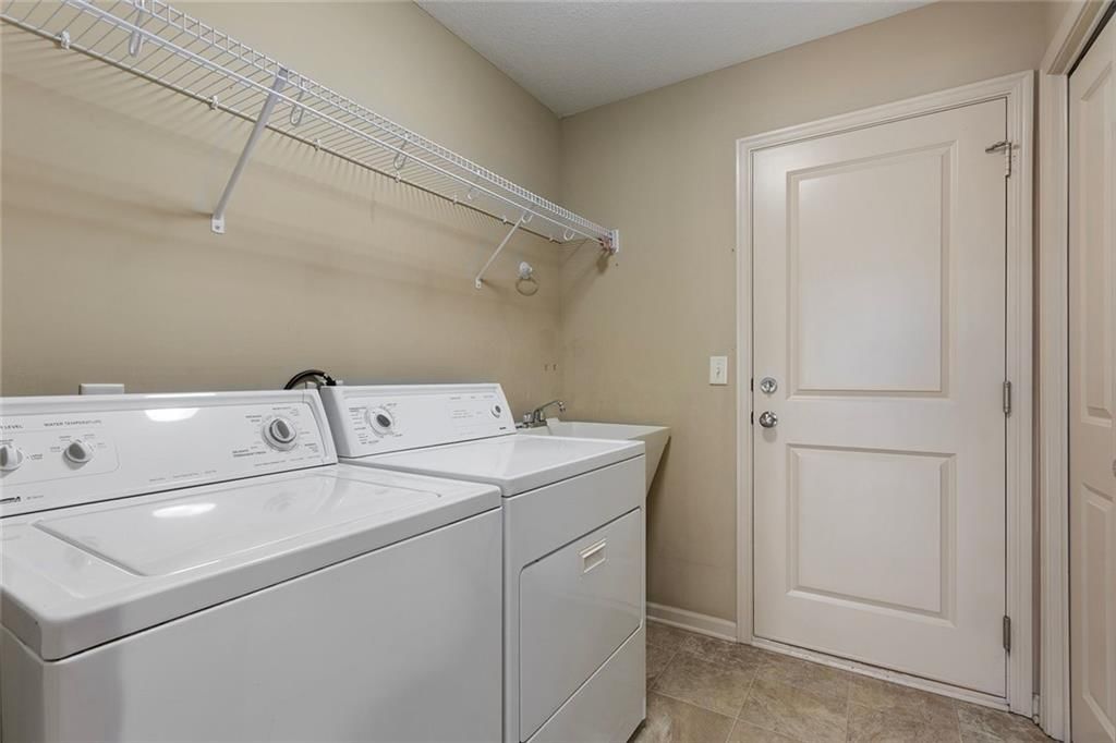 7015 N Cypress Avenue — photo 10
