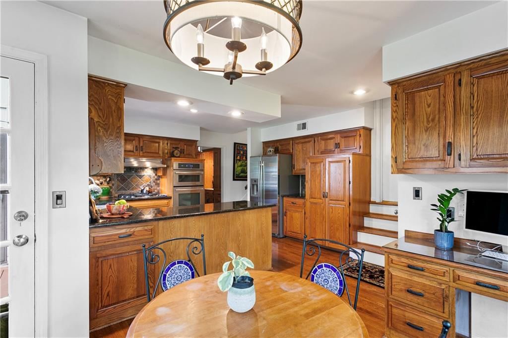 8021 W 115th Street — photo 32