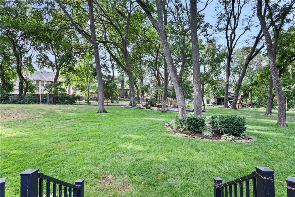 8021 W 115th Street — photo 47