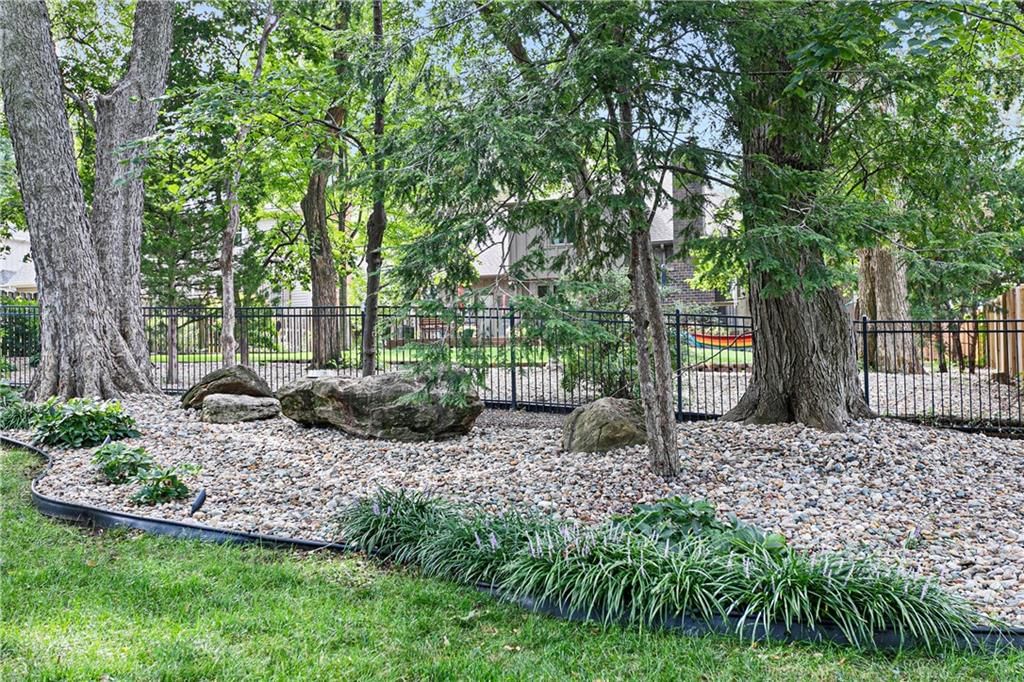 8021 W 115th Street — photo 48