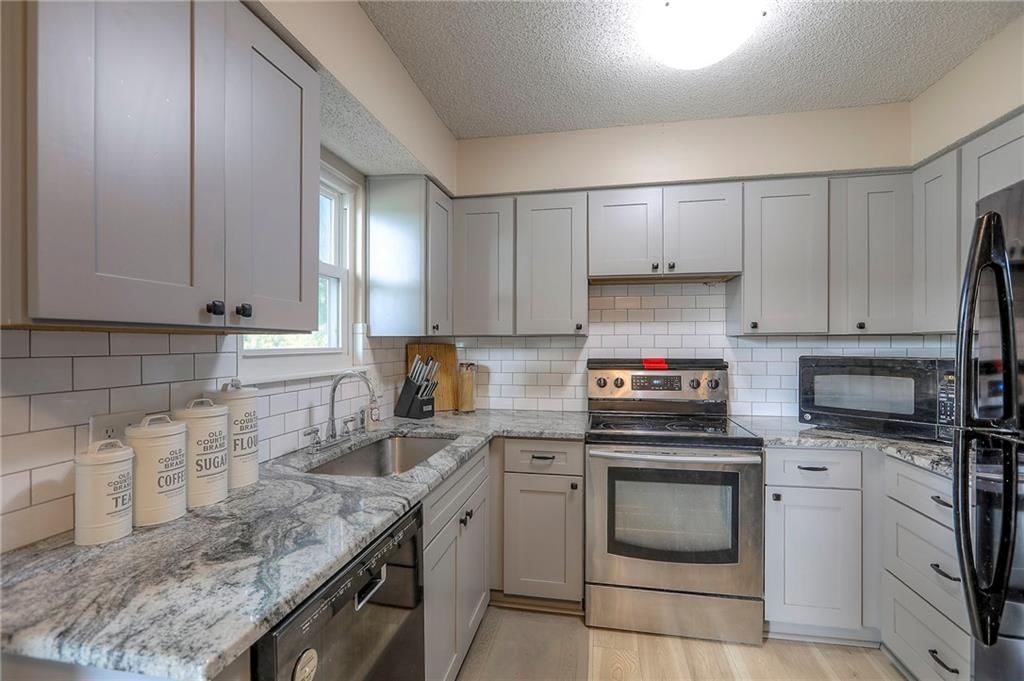 821 E WABASH Street — photo 16