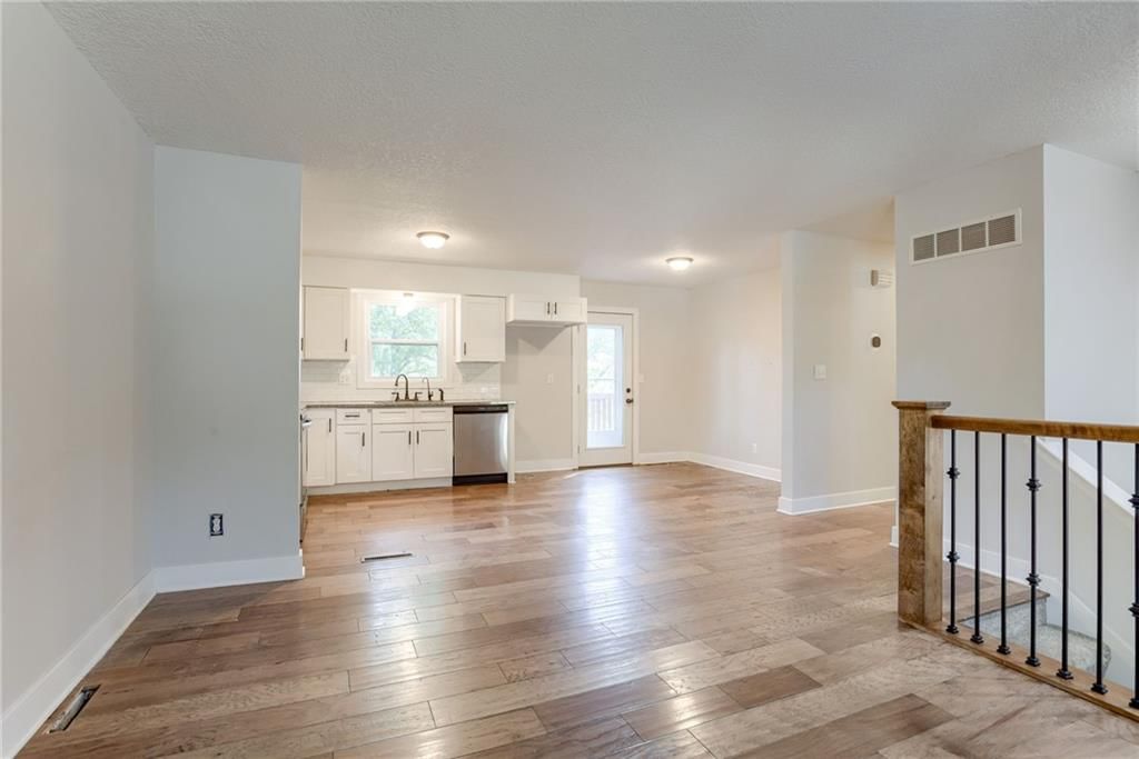 504 W 5th Court — photo 6